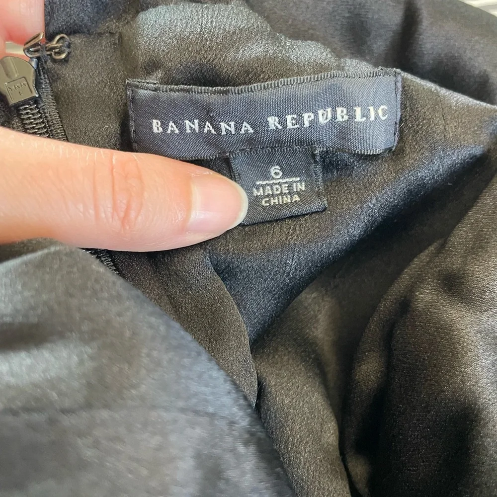 Banana Republic Black V-Neck Sleeveless Midi Dress - Size 6 - Picture 5 of 6